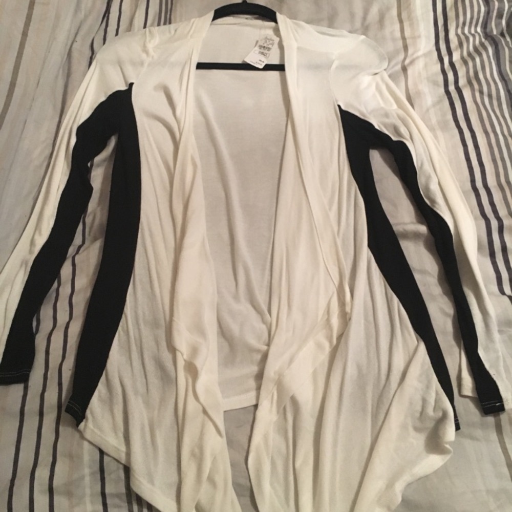 Beautiful black and white cardigan.